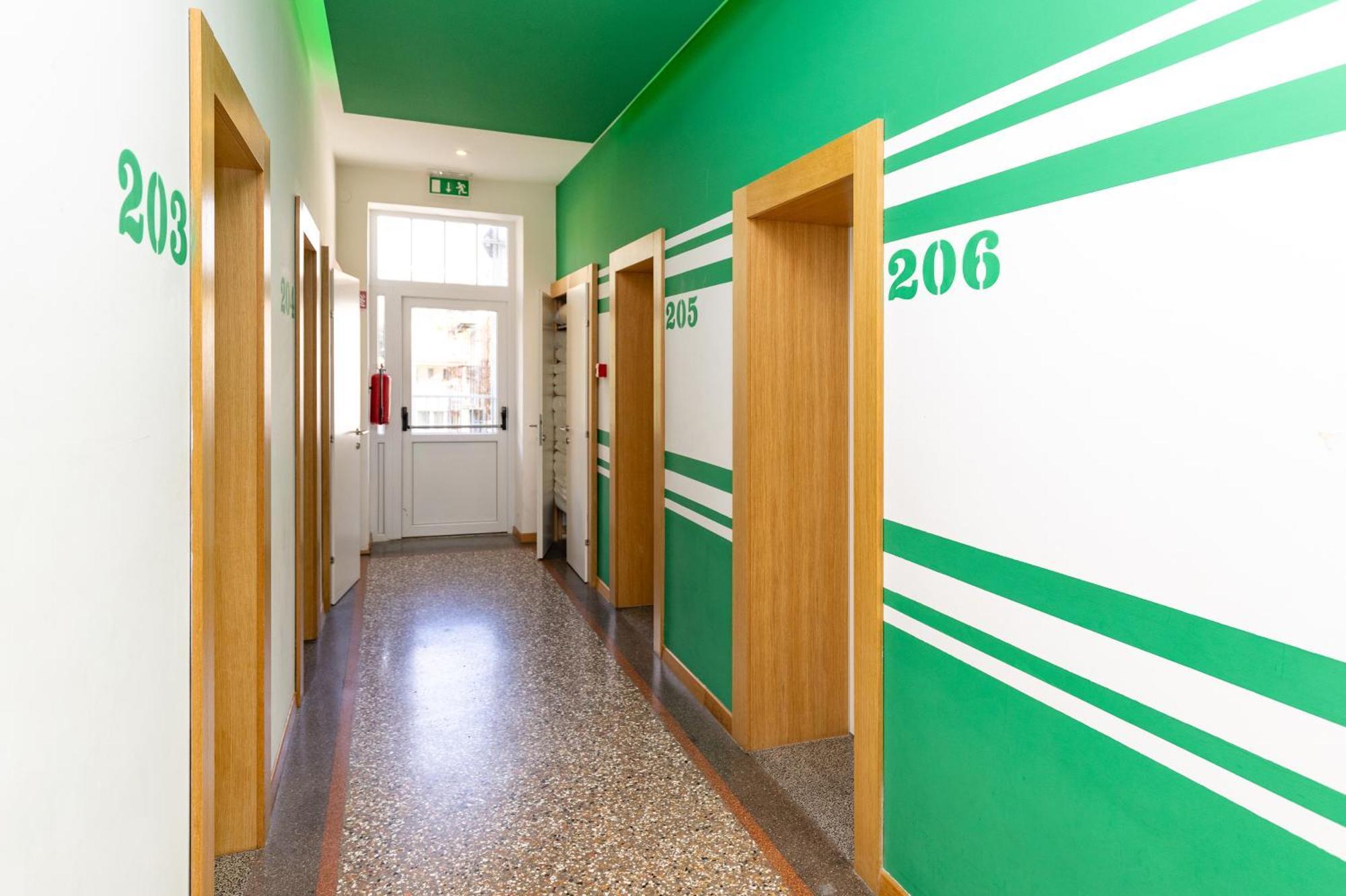 Hostel Link Lovran Exteriör bild